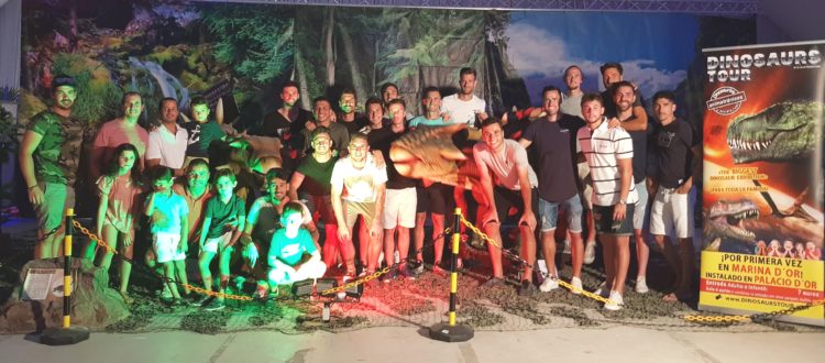 El-CD-Castellón-visita-el-Dinosaurs-Tour