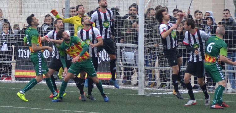 El Pesude-se viste-de-gala-para-recibir-al-CD-Castellón