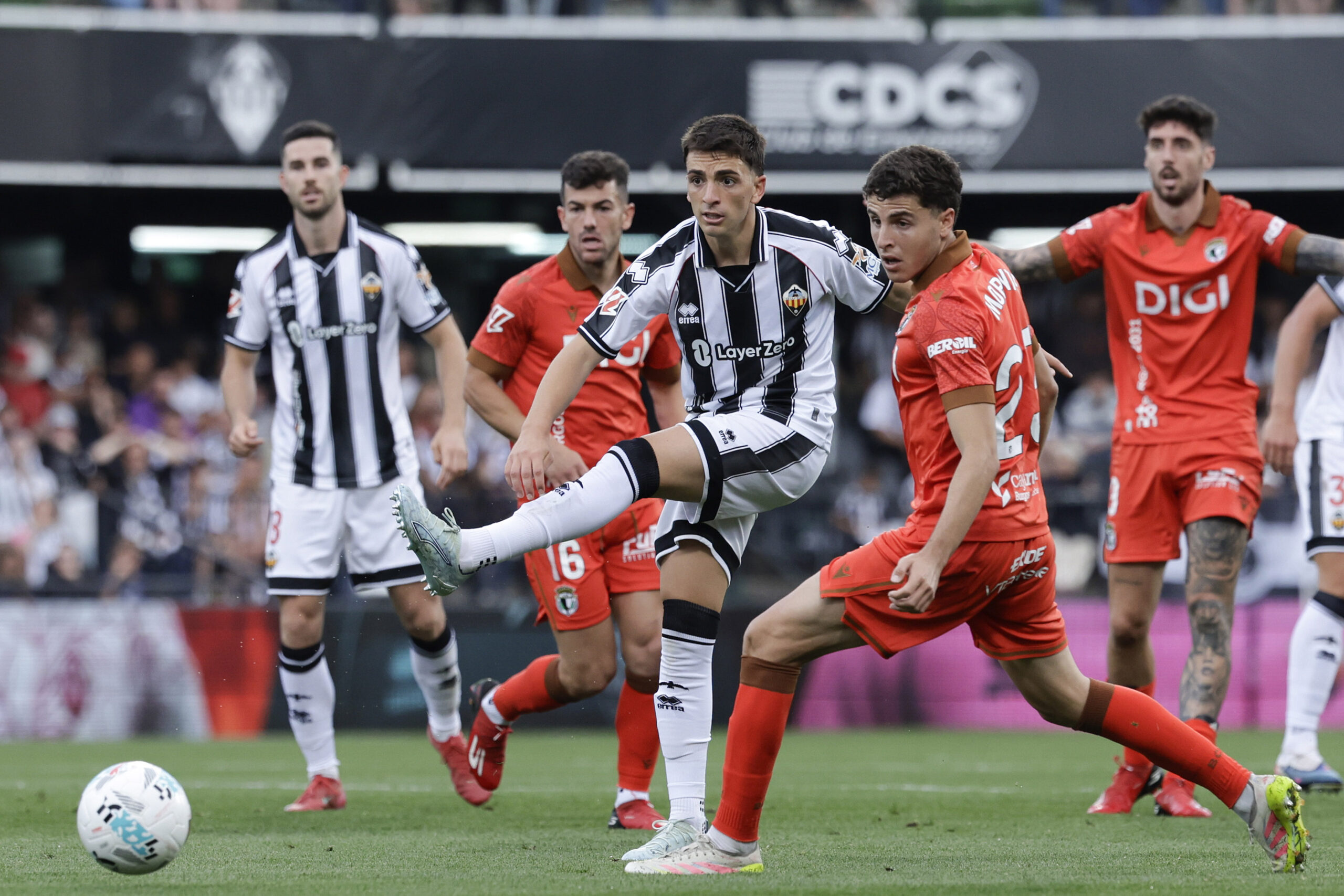 El CD Castellón vence al Burgos CF en el SkyFi Castalia (3-1)