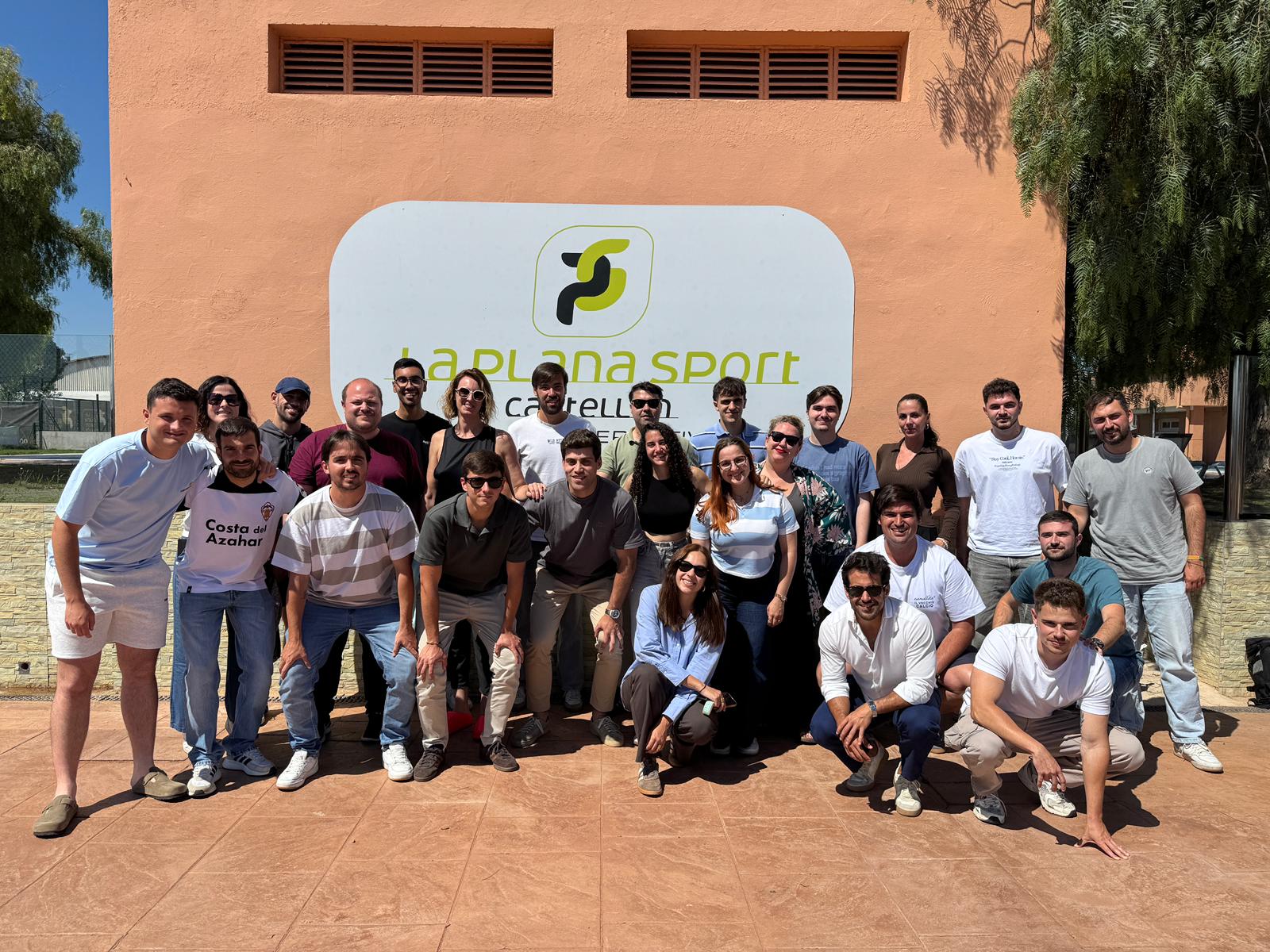 El CD Castellón refuerza su equipo humano con una jornada de convivencia en Plana Sport