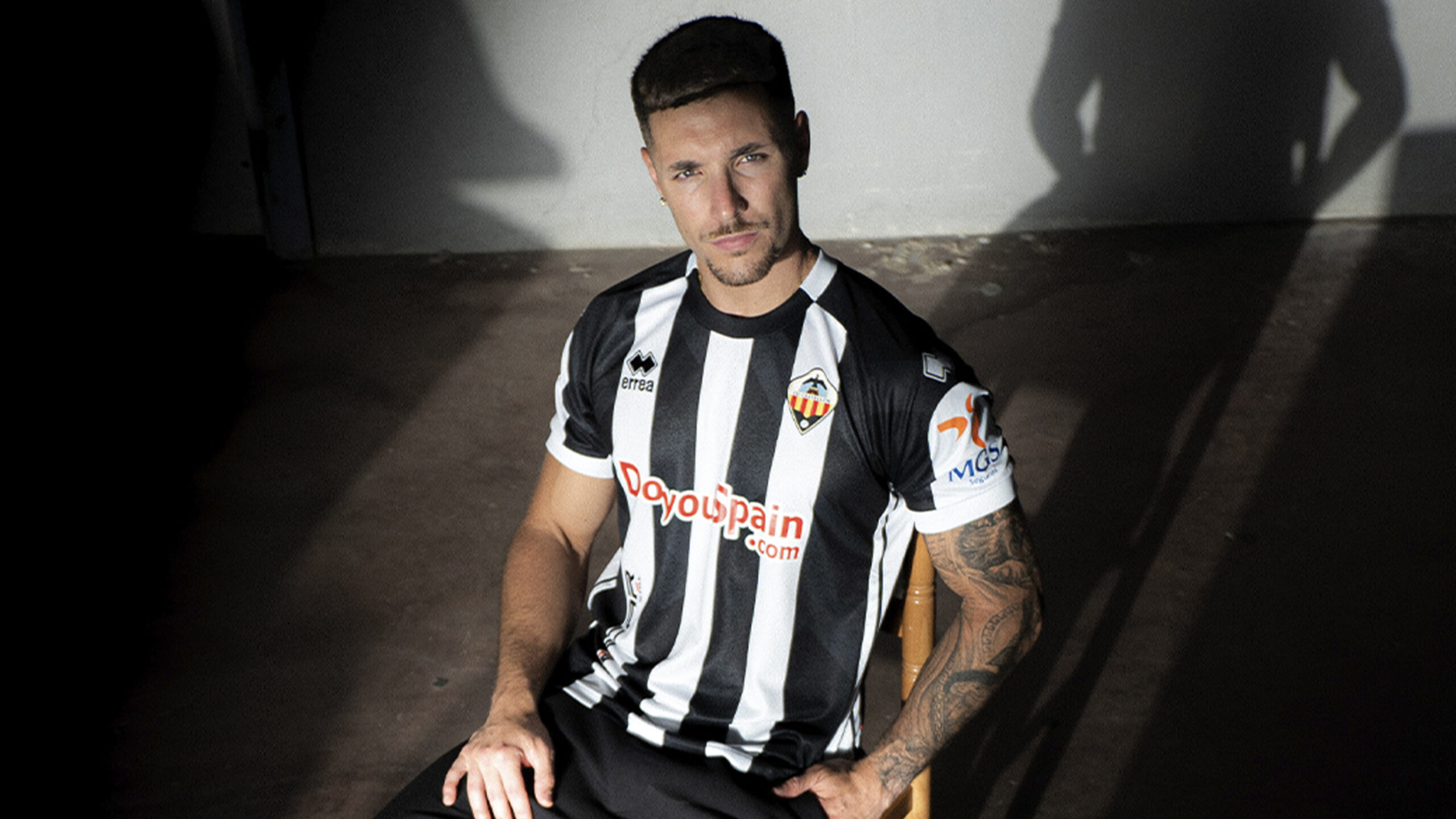 El CD Castellón presenta su primera equipación para la 2026-2027