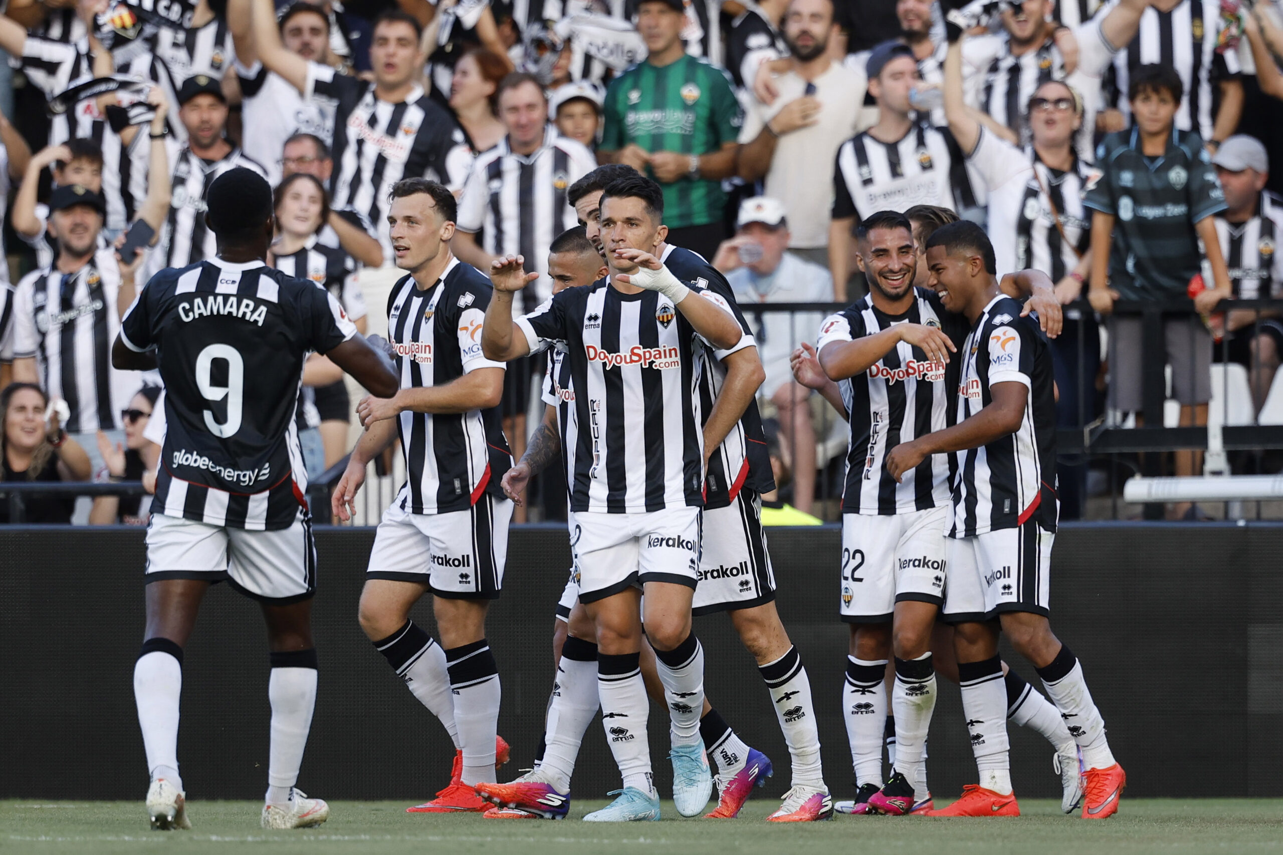 El CD Castellón se impone con claridad al CD Tenerife (5-0)